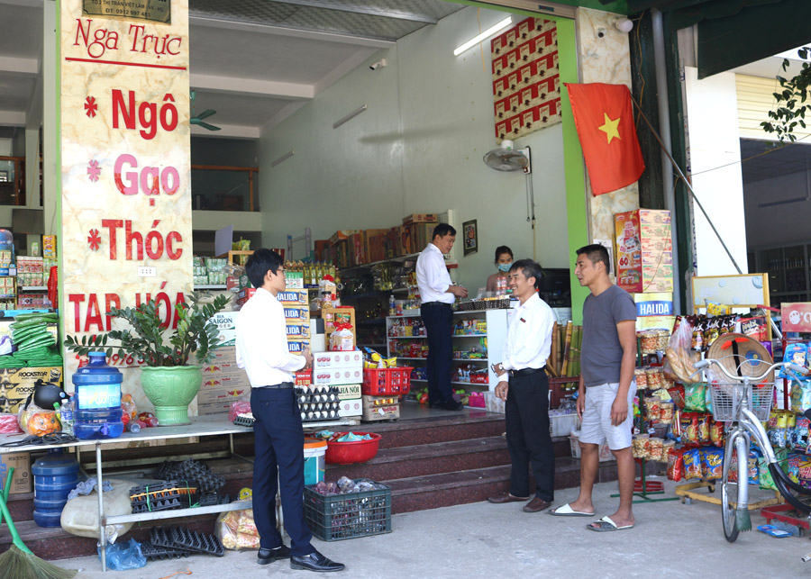 Cửa hàng tạp hóa của anh Phạm Trung Trực, tổ 2, thị trấn Việt Lâm có tổng doanh thu khoảng 3,5 tỷ đồng/năm được hỗ trợ vốn từ Agribank Vị Xuyên.

