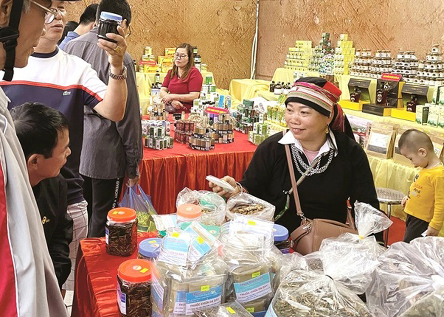 Các sản phẩm đặc trưng của tỉnh Hà Giang tại Triển lãm các thành tựu phát triển KT-XH và trưng bày giới thiệu sản phẩm tiêu biểu của tỉnh Hà Giang