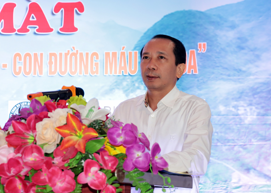 Phó Chủ tịch UBND tỉnh Trần Đức Quý phát biểu tại lễ mắt.