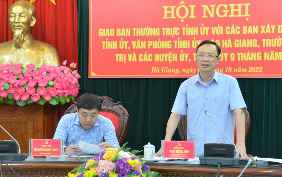 Phó Bí thư Thường trực Tỉnh ủy Thào Hồng Sơn phát biểu kết luận hội nghị
