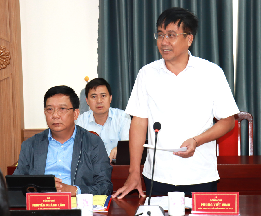 Lãnh đạo UBND huyện Bắc Quang tham gia ý kiến về công tác phối hợp giữa UBND huyện với MTTQ và các tổ chức chính trị - xã hội.
