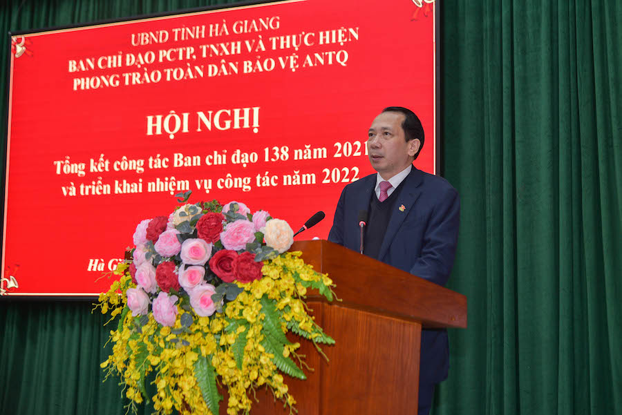 Phó Chủ tịch UBND tỉnh Trần Đức Quý phát biểu tại hội nghị.