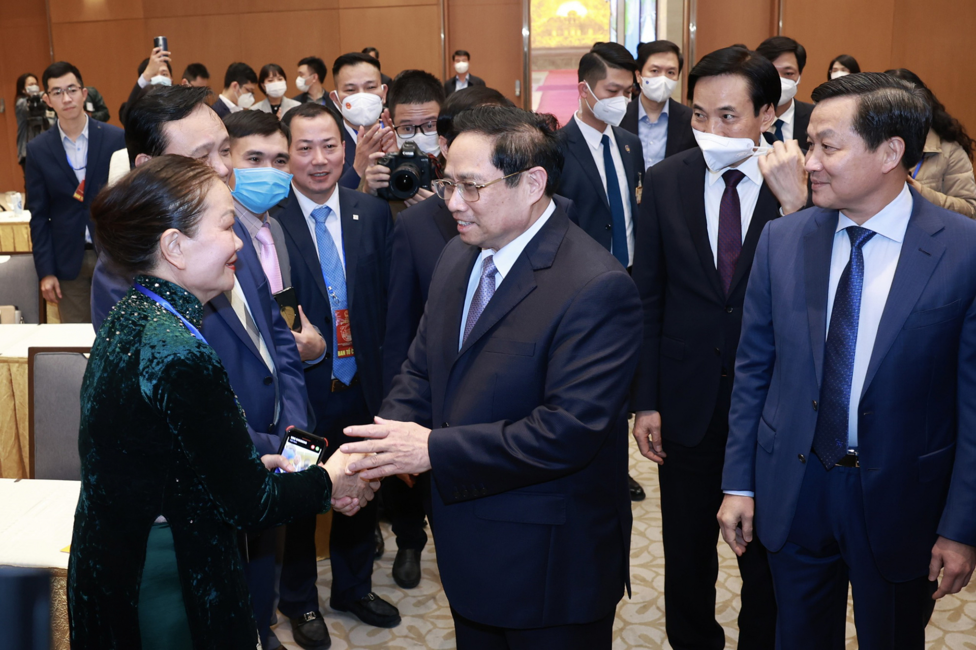 Thủ tướng thăm hói, chúc mừng bà con Việt kiều về dự chương trình Xuân Quê hương 2022