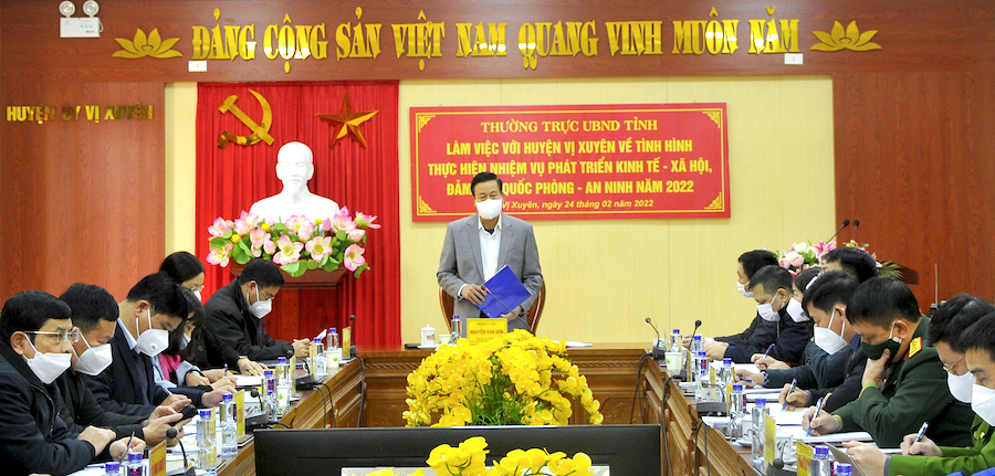 Chủ tịch UBND tỉnh Nguyễn Văn Sơn phát biểu tại buổi làm việc.