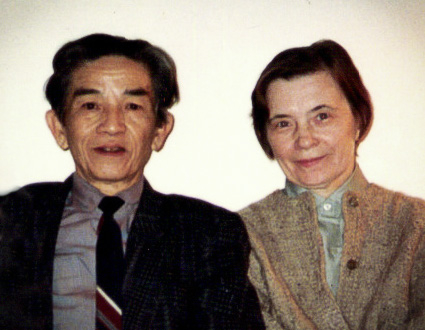 GS. Nguyễn Tài Cẩn và GS. Nonna Stankevich tại ĐH Cornell (Hoa Kì), tháng 11.1993. (Ảnh: daotaotruyenhinh.vn)
