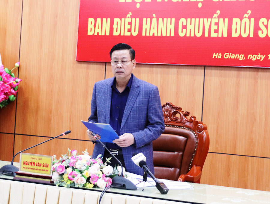 Chủ tịch UBND tỉnh Nguyễn Văn Sơn kết luận hội nghị.