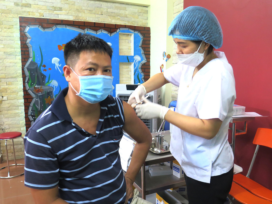 Tiêm vắc-xin phòng Covid-19 mũi 2 cho người dân thành phố Hà Giang tháng 10.2021
