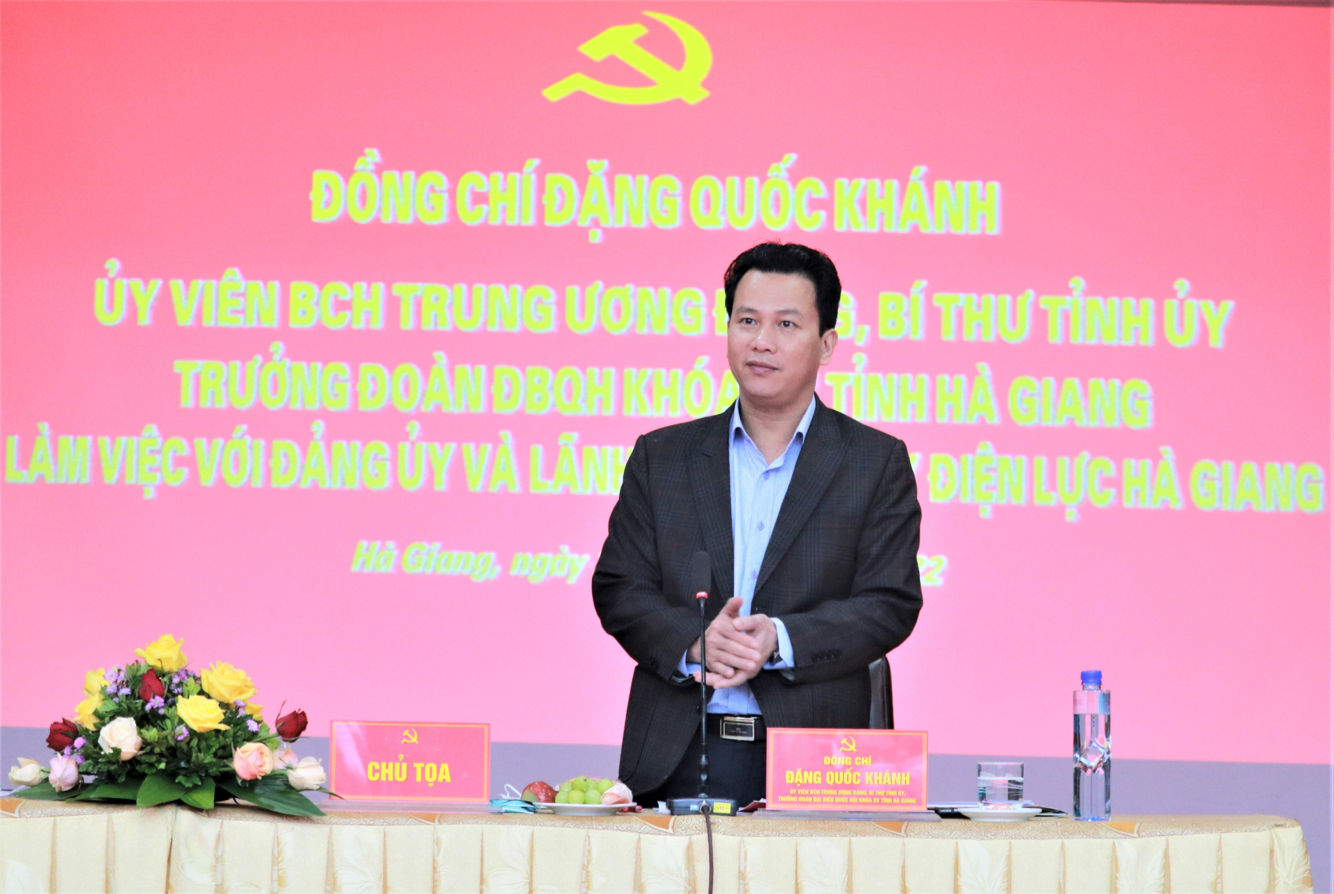 Bí thư Tỉnh ủy Đặng Quốc Khánh biểu dương những kết quả đạt được của Công ty Điện lực Hà Giang trong thời gian qua.