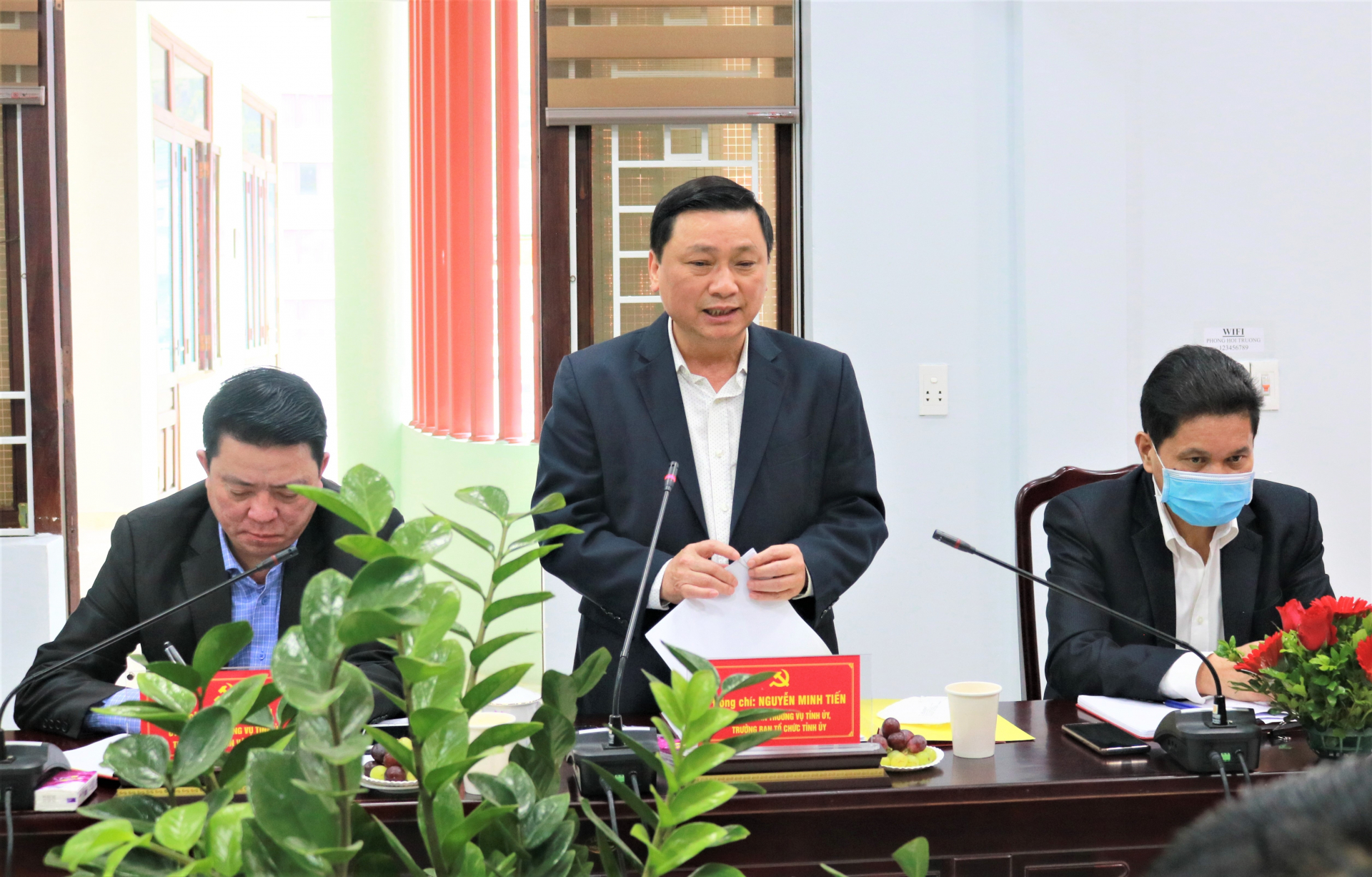 Trưởng Ban Tổ chức Tỉnh ủy Nguyễn Minh Tiến đề nghị Đảng ủy Sở Xây dựng đặc biệt quan tâm nâng cao chất lượng sinh hoạt chi bộ, chất lượng đảng viên, lãnh đạo các chi bộ trực thuộc thực hiện tốt nhiệm vụ chính trị được giao.