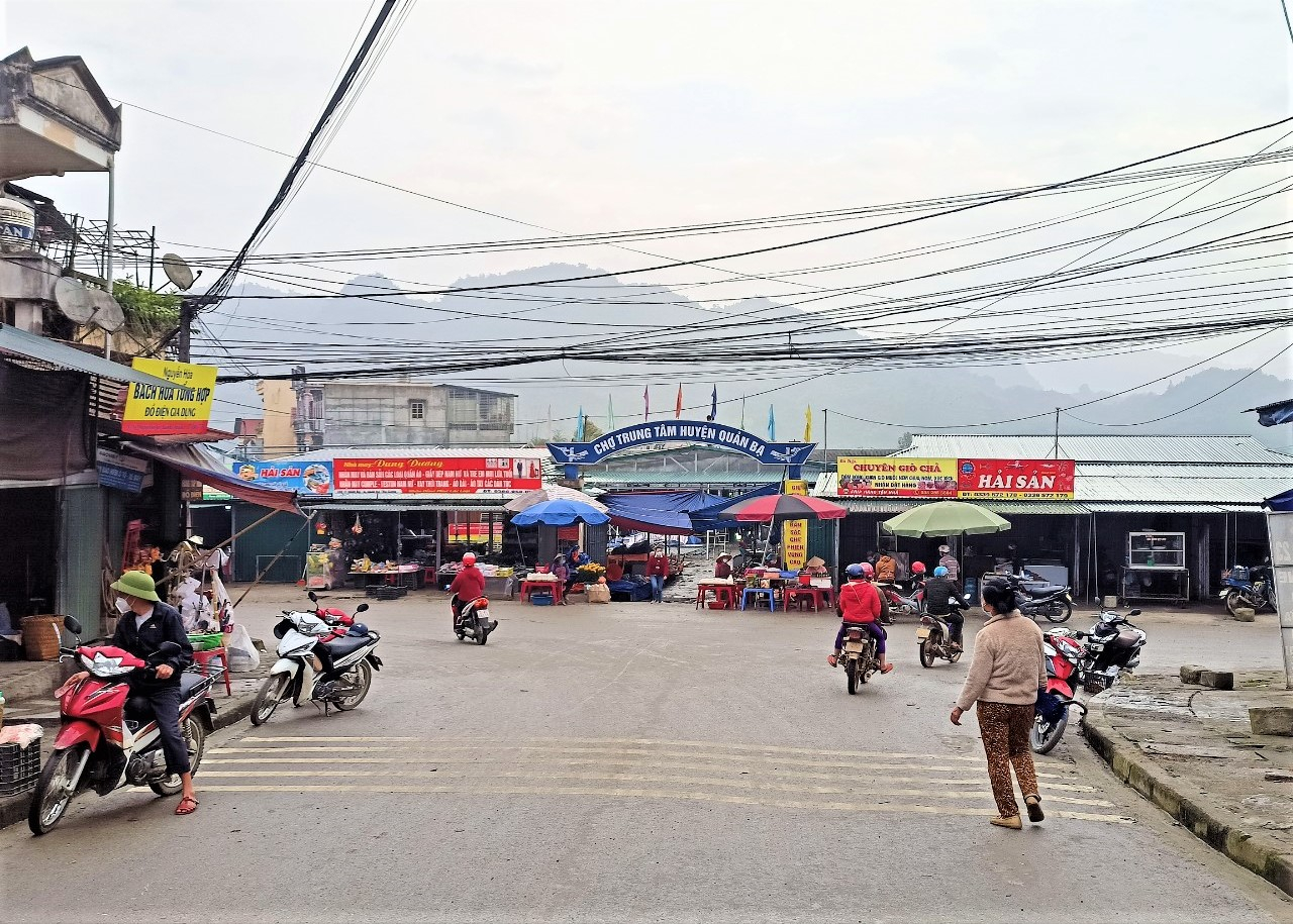 Chợ Trung tâm huyện Quản Bả đã hoạt động ổn định trở lại sau vụ hỏa hoạn trước Tết Nguyên đán năm 2022