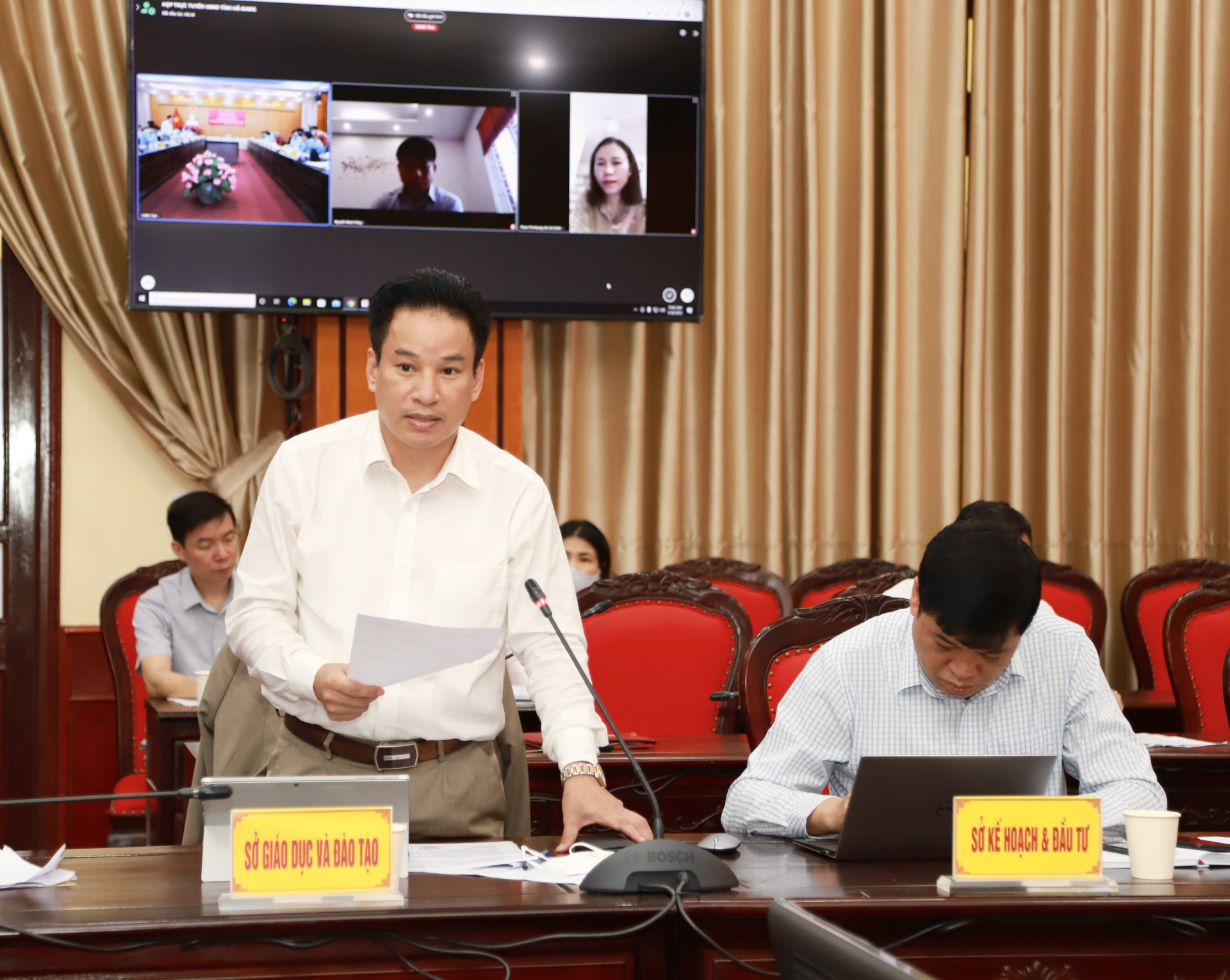 Giám đốc Sở GDĐT Nguyễn Thế Bình phát biểu tại hội nghị
