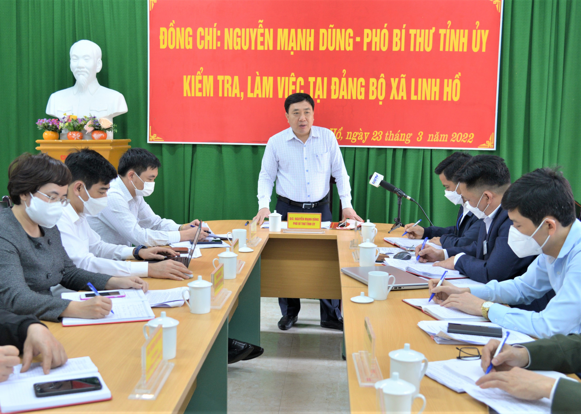 Phó Bí thư Tỉnh ủy Nguyễn Mạnh Dũng phát biểu kết luận tại buổi làm việc với Đảng ủy xã Linh Hồ