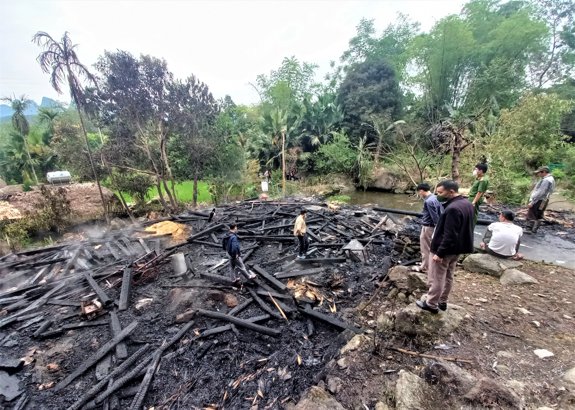 Hiện trường vụ cháy nhà ở thôn Cường Thịnh, xã Phương Tiến, huyện Vị Xuyên