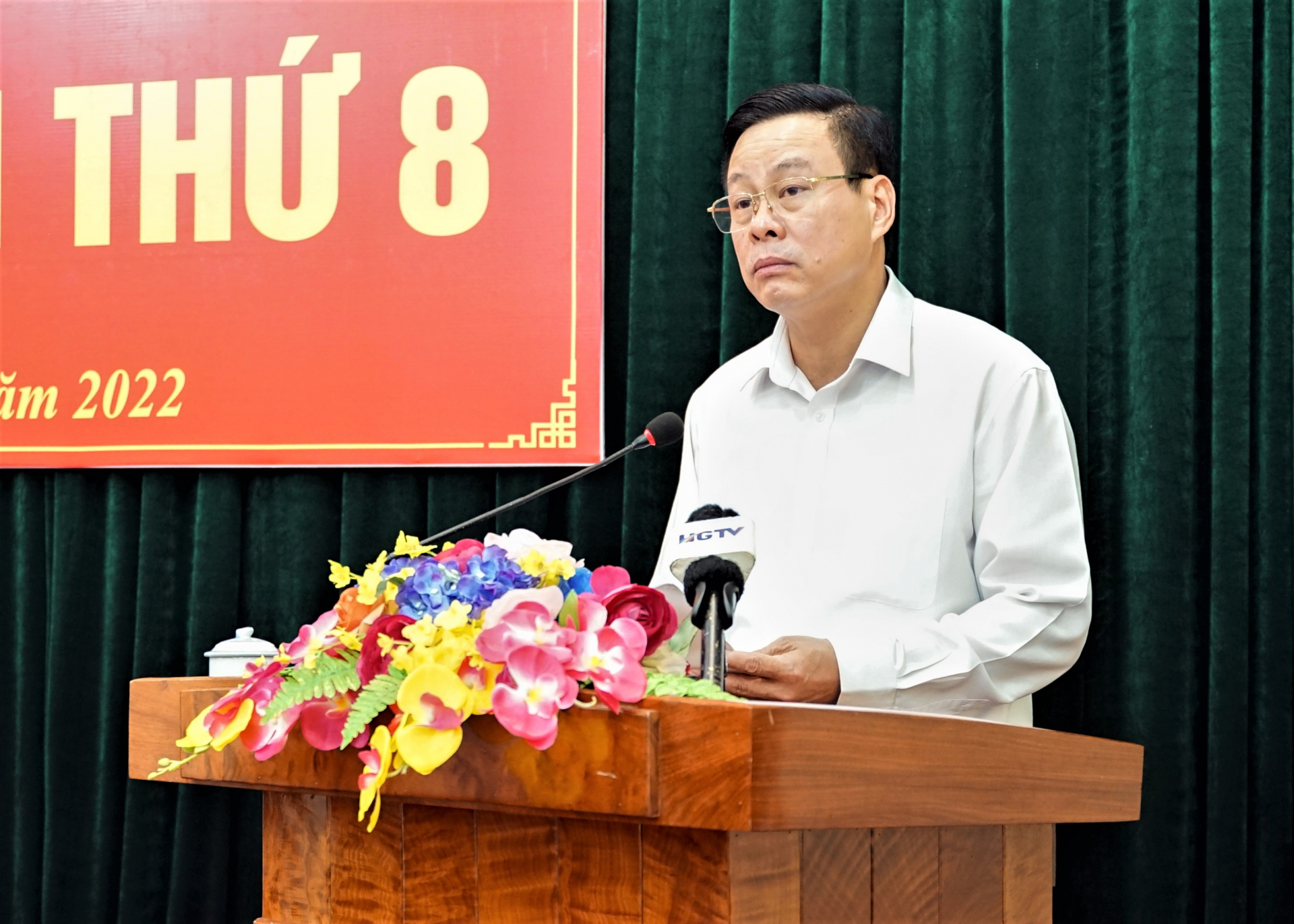 Phó Bí thư Tỉnh ủy, Chủ tịch UBND tỉnh Nguyễn Văn Sơn phát biểu tại hội nghị.