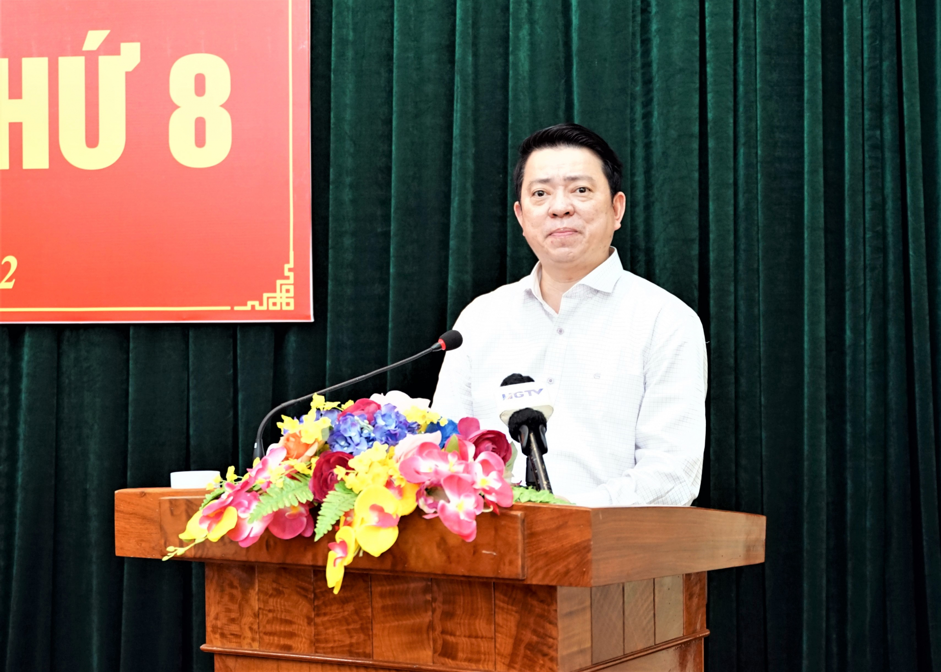Trưởng ban Dân vận Tỉnh ủy Trần Mạnh Lợi phát biểu tại hội nghị.