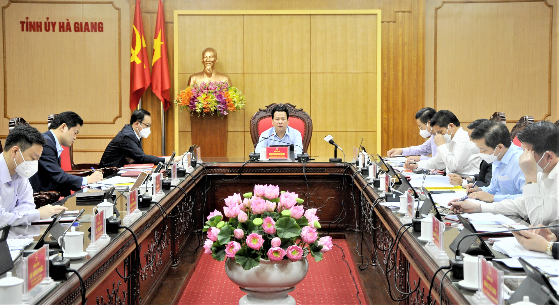 Toàn cảnh phiên họp BTV Tỉnh ủy tháng 3.2022.
