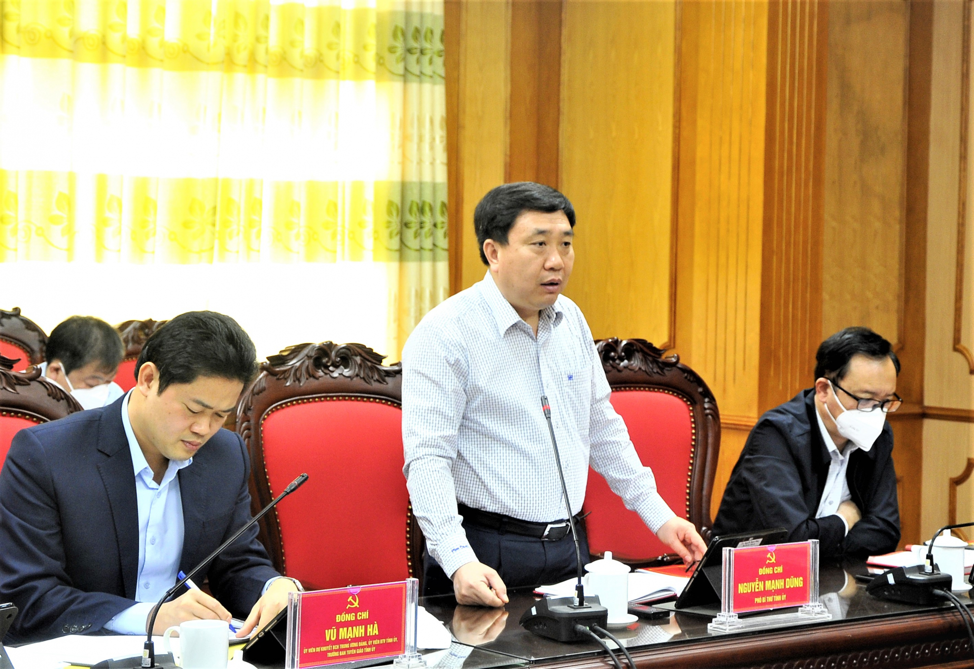 Phó Bí thư Tỉnh ủy Nguyễn Mạnh Dũng đề nghị cần có sự kiên trì, quyết tâm, quyết liệt trong việc đưa các nghị quyết đi vào cuộc sống.