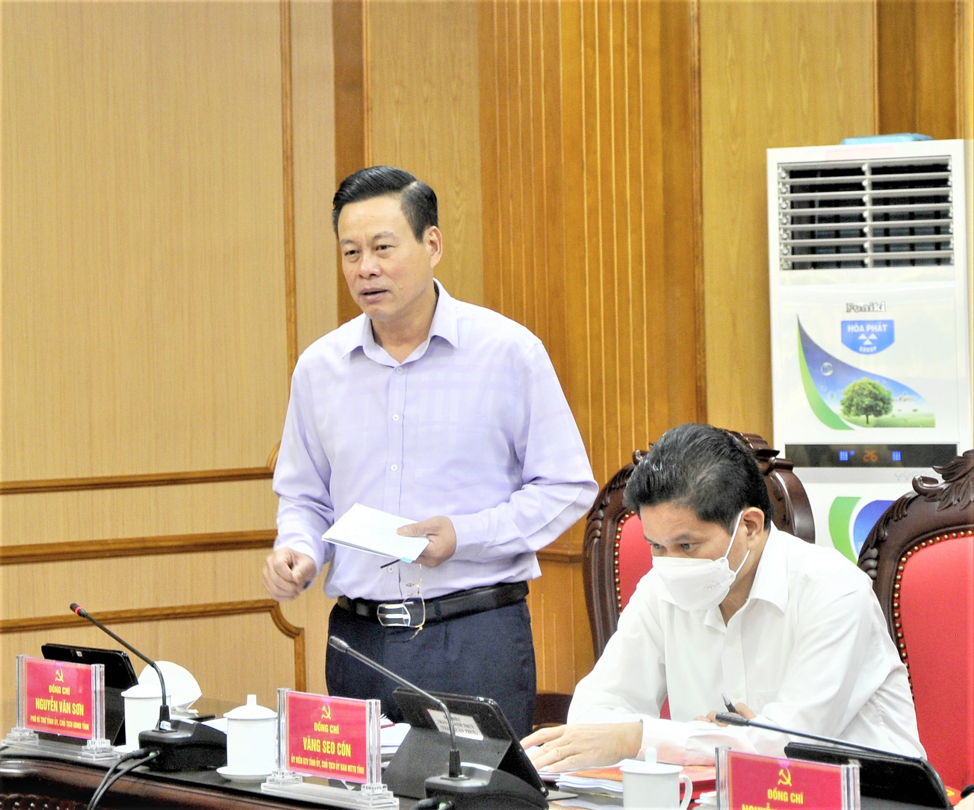 Chủ tịch UBND tỉnh Nguyễn Văn Sơn trình bày báo cáo kết quả thực hiện nhiệm vụ phát triển KT – XH, QP – AN quý I.