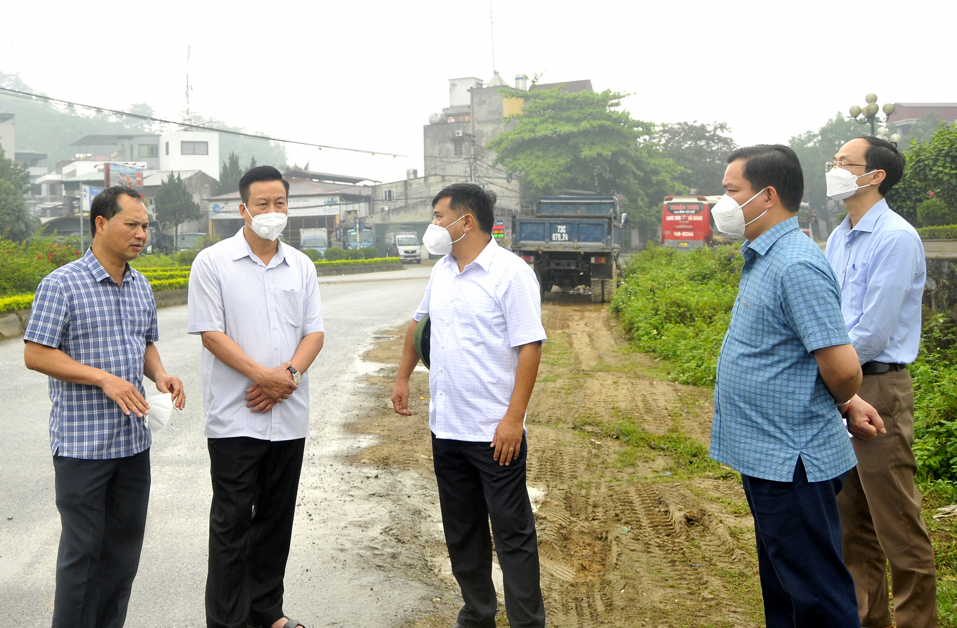 Chủ tịch UBND tỉnh Nguyễn Văn Sơn kiểm tra khu vực đảo giao thông, đoạn đầu cầu Mè.