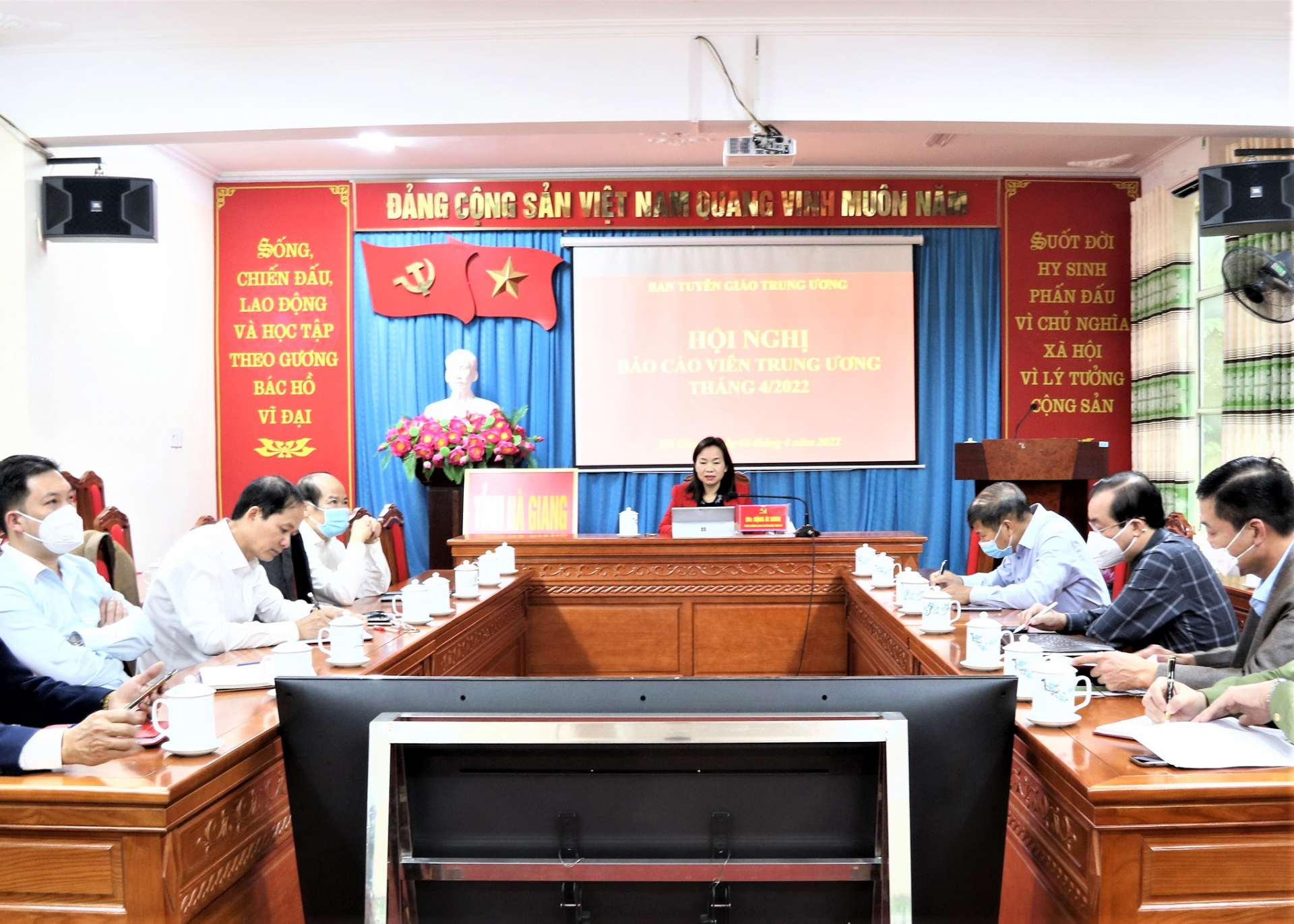 Điểm cầu tại tỉnh Hà Giang dự hội nghị trực tuyến báo cáo viên Trung ương tháng 4