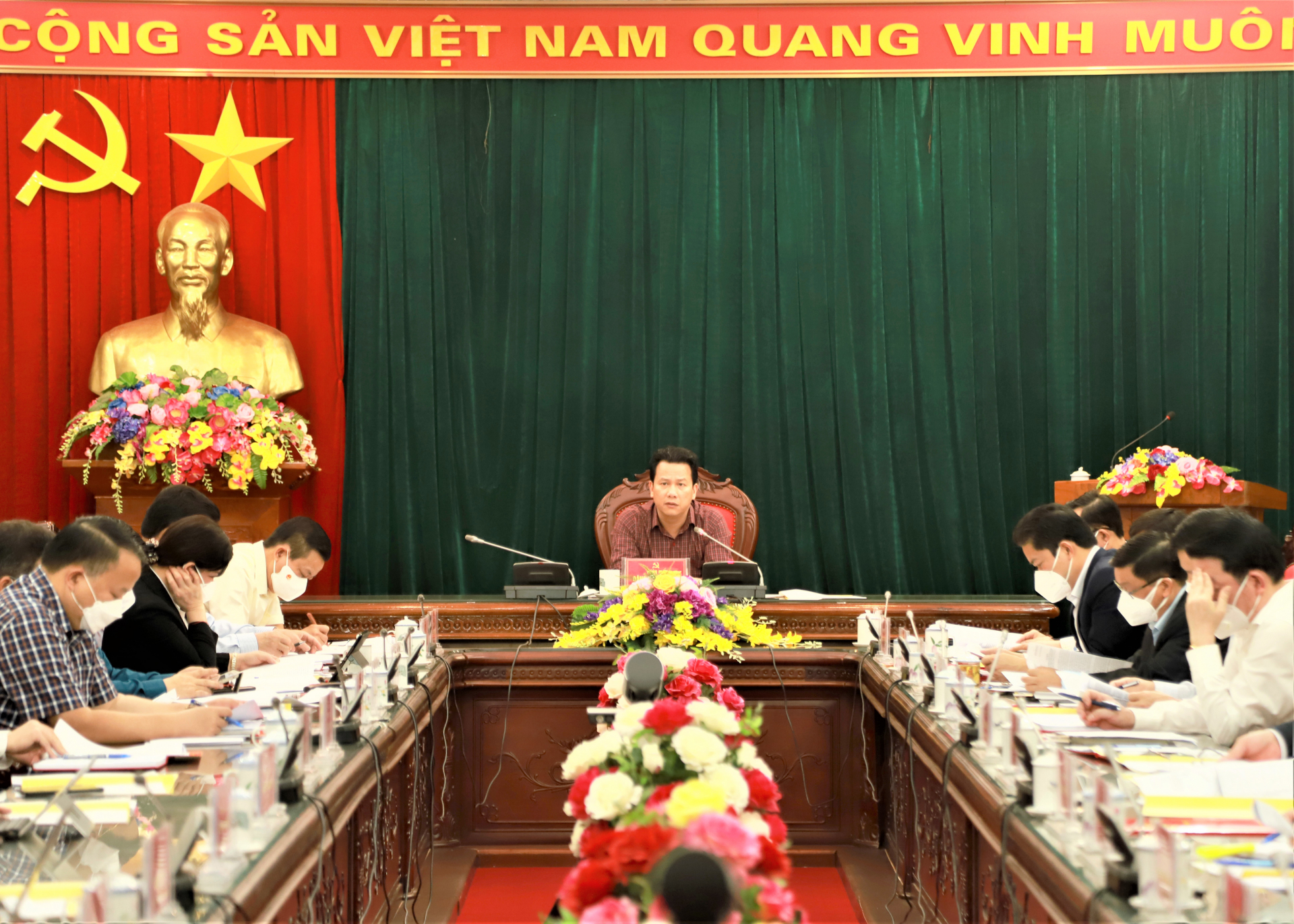 Bí thư Tỉnh ủy Đặng Quốc Khánh chủ trì cuộc họp