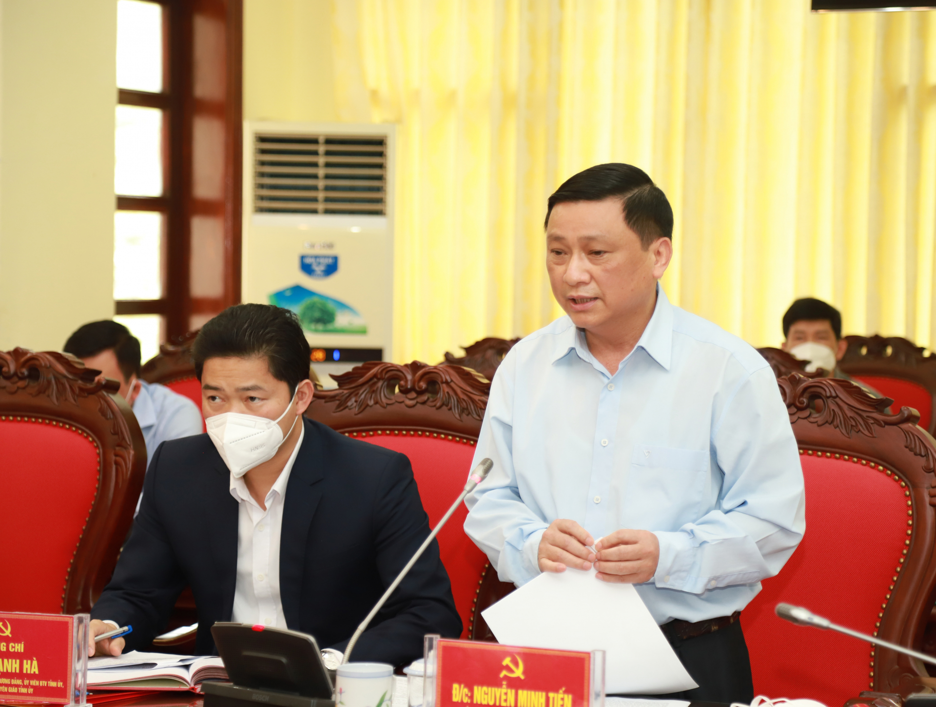 Trưởng ban Tổ chức Tỉnh ủy Nguyễn Minh Tiến tham gia thảo luận