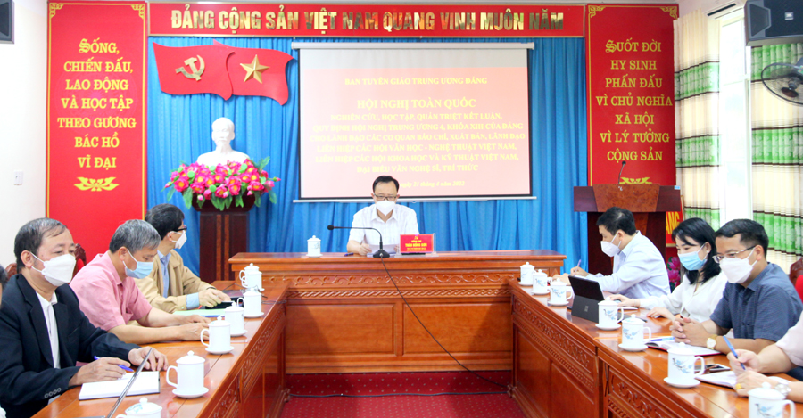 Phó Bí thư Thường trực Tỉnh ủy, Chủ tịch HĐND tỉnh dự tại điểm cầu tỉnh.