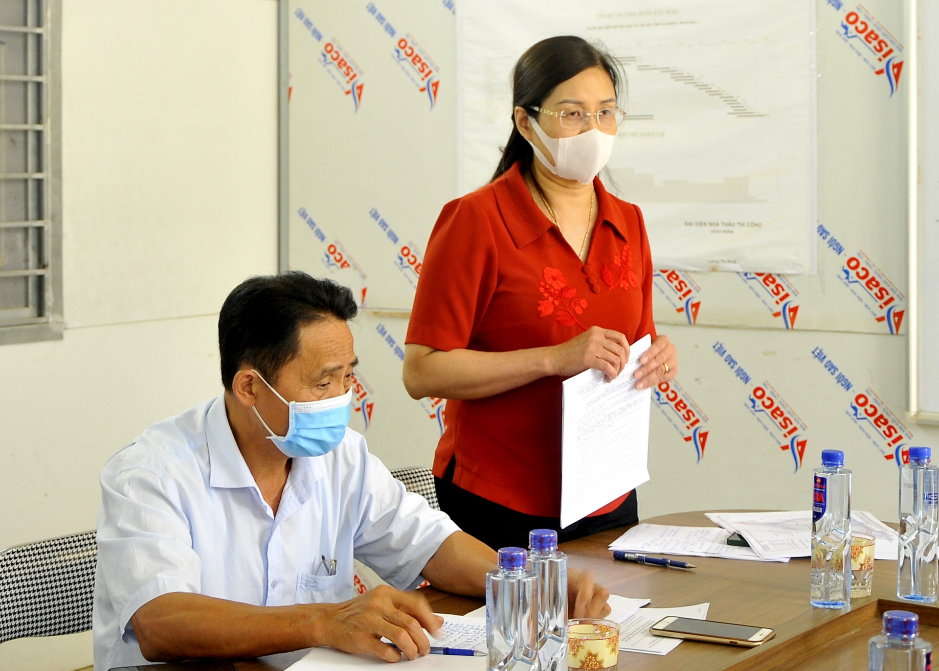 Phó Chủ tịch UBND tỉnh Hà Thị Minh Hạnh đề nghị đơn vị liên quan giải quyết dứt điểm công tác đền bù, giải phóng mặt bằng; đơn vị thi công cần có biện pháp thi công cụ thể, đẩy nhanh tiến độ thực hiện dự án.