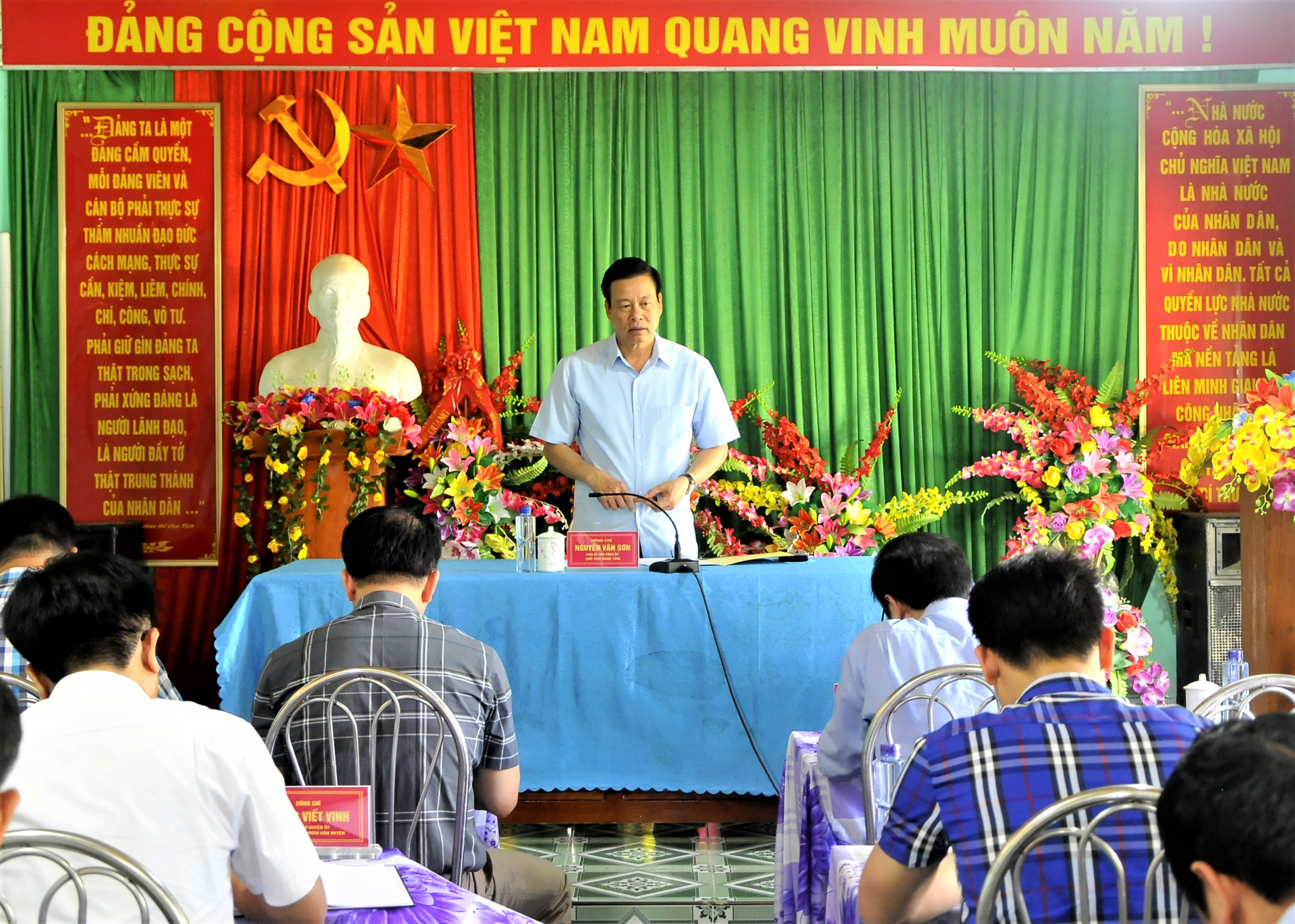 Chủ tịch UBND tỉnh Nguyễn Văn Sơn phát biểu tại buổi làm việc với các sở, ngành về tiến độ dự án đường cao tốc Tuyên Quang - Hà Giang.