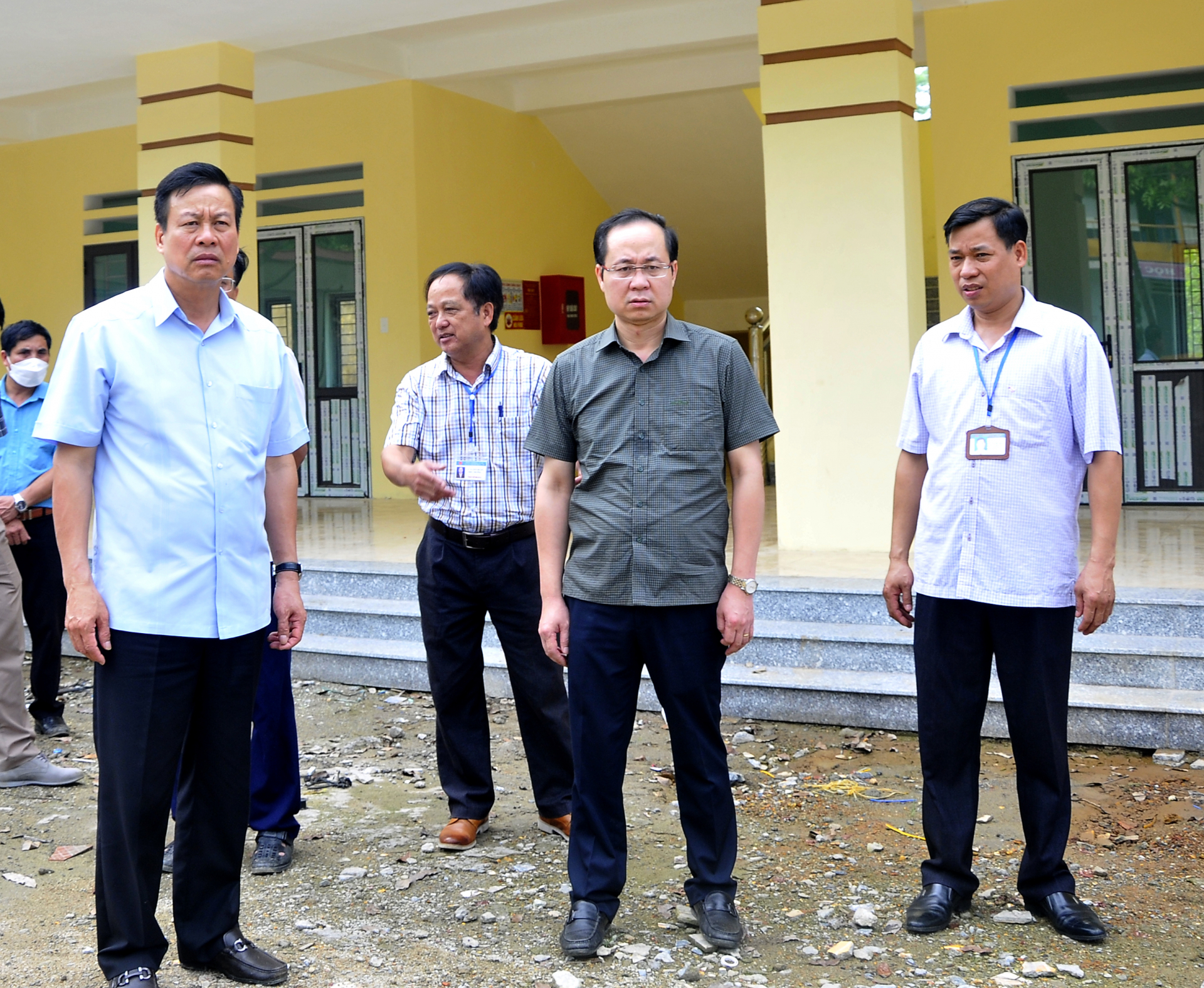 Chủ tịch UBND tỉnh Nguyễn Văn Sơn kiểm tra việc thực hiện tiêu chí xây dựng trường học tại xã Đồng Tâm.
