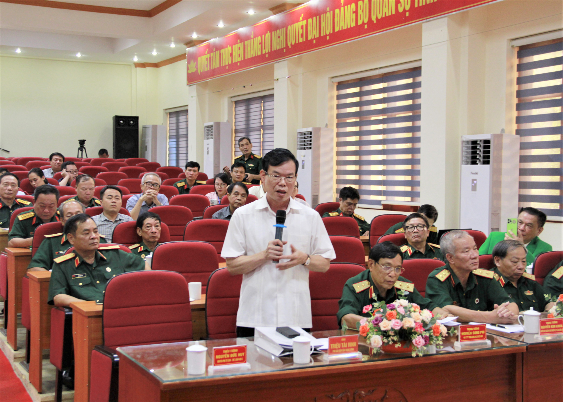Phó Trưởng Ban Dân Vận T.Ư Triệu Tài Vinh phát biểu tại buổi tọa đàm.