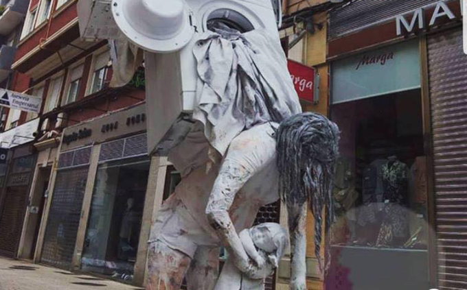Tượng người mẹ trên đường phố Tây Ban Nha. Ảnh: Street art utopia