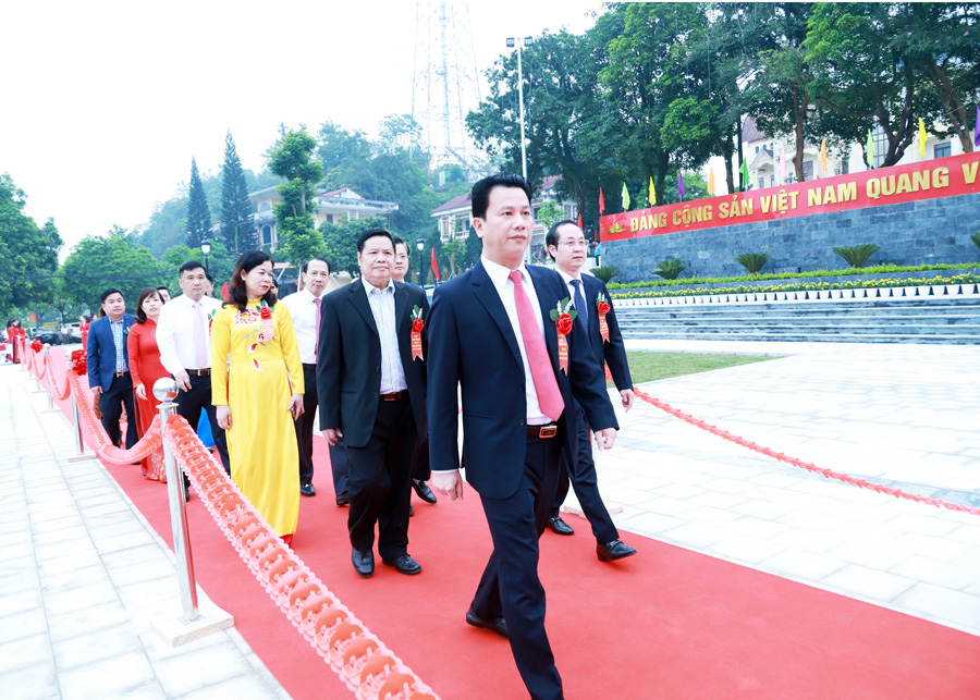 Bí thư Tỉnh ủy Đặng Quốc Khánh cùng các đồng chí lãnh đạo tỉnh, nguyên lãnh đạo tỉnh tới dự buổi lễ