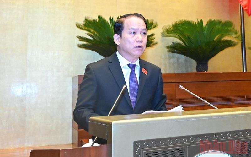 Chủ nhiệm Ủy ban Pháp luật của Quốc hội Hoàng Thanh Tùng trình bày Tờ trình về dự kiến Chương trình xây dựng luật, pháp lệnh năm 2023, điều chỉnh Chương trình xây dựng luật, pháp lệnh năm 2022. 