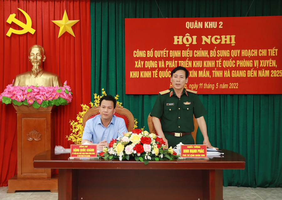 Thiếu tướng Đinh Mạnh Phác phát biểu tại hội nghị