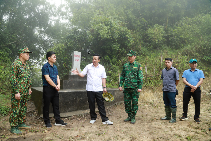 Chủ tịch UBND tỉnh Nguyễn Văn Sơn kiểm tra tại mốc 252