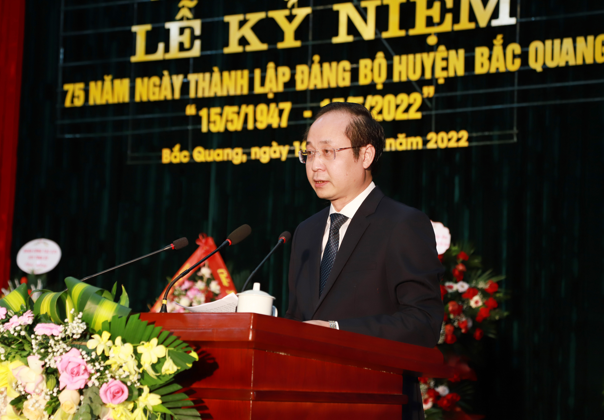 Bí thư Huyện ủy Bắc Quang Hà Việt Hưng đọc diễn văn kỷ niệm