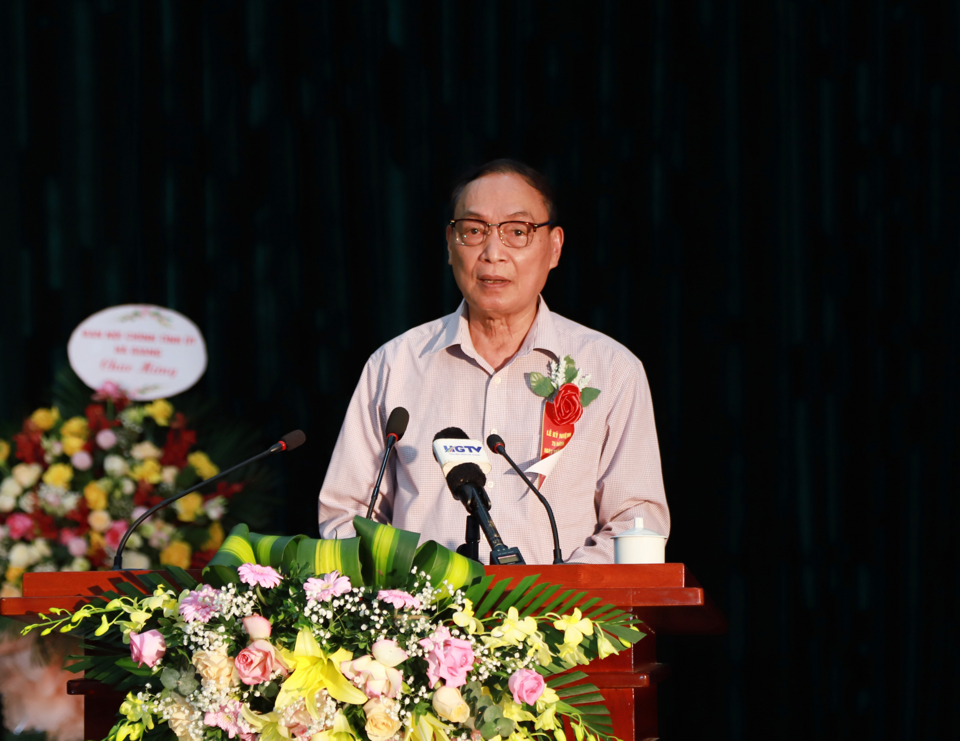 Đồng chí Hoàng Đình Châm, nguyên Phó Chủ tịch UBND tỉnh, nguyên Bí thư Huyện ủy Bắc Quang đại diện cán bộ lão thành phát biểu tại buổi lễ