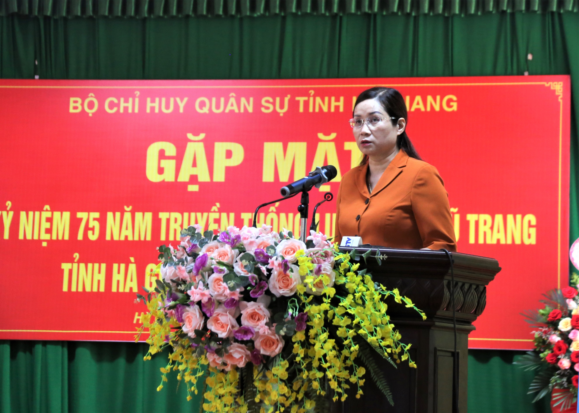 Phó Chủ tịch UBND tỉnh Hà Thị Minh Hạnh phát biểu tại buổi lễ.