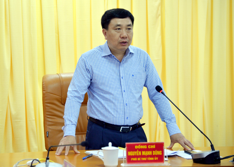 Phó Bí thư Tỉnh ủy Nguyễn Mạnh Dũng phát biểu tại buổi làm việc với BTV Huyện ủy Đồng Văn.