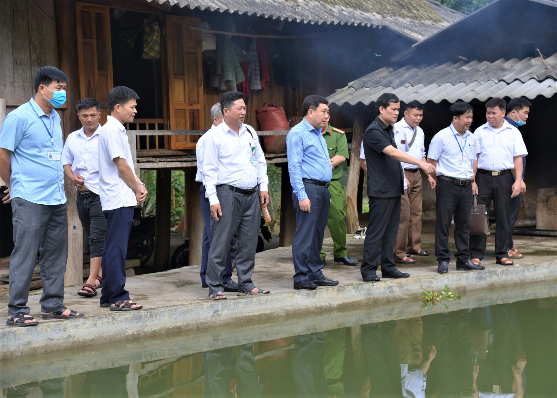 Phó Bí thư Tỉnh ủy Nguyễn Mạnh Dũng thăm mô hình nuôi cá tại xã Tân Nam