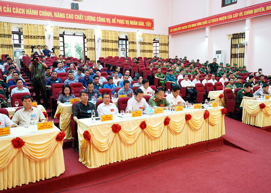 Các đại biểu dự khai mạc diễn tập KVPT huyện Yên Minh năm 2022.