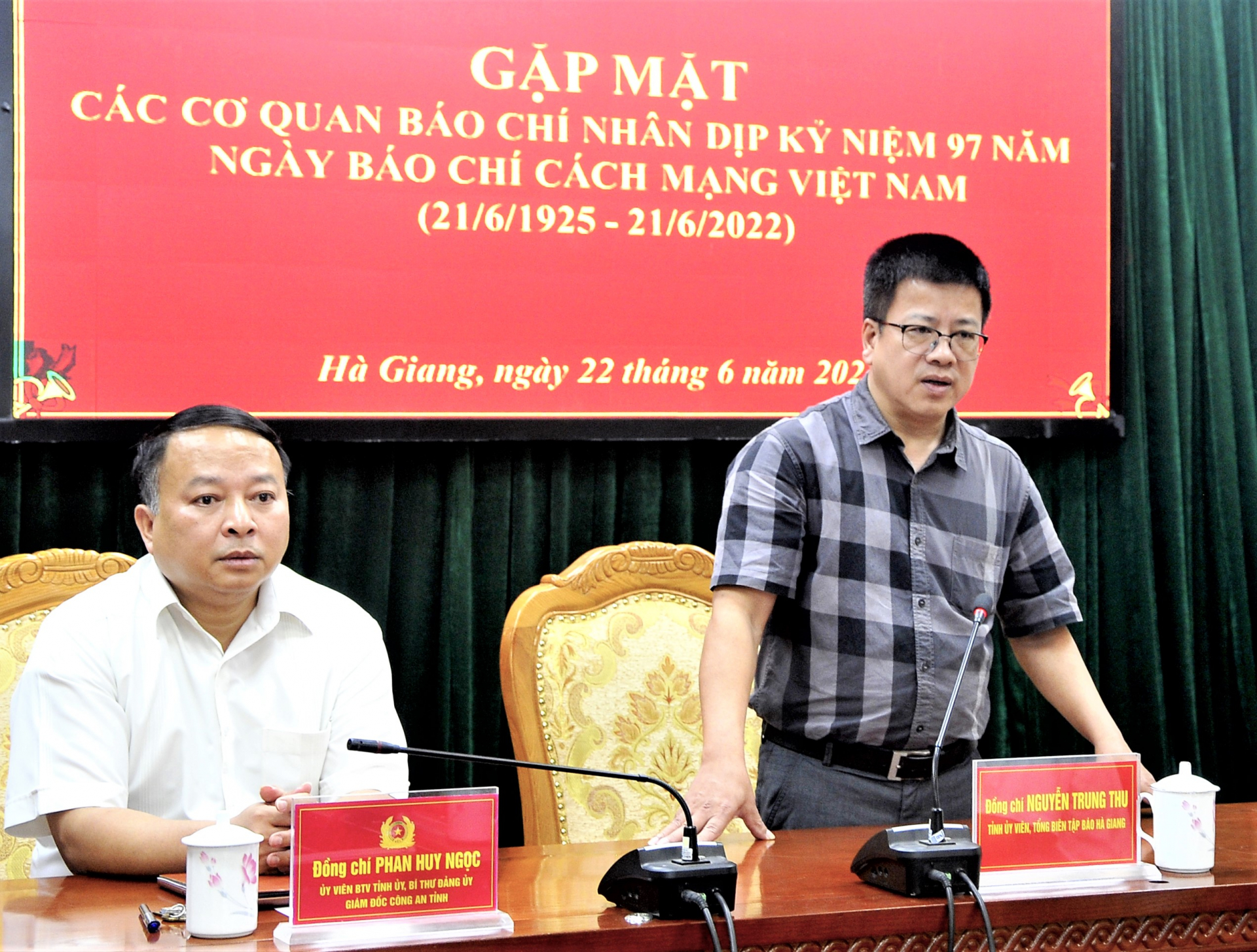 Tổng Biên tập Báo Hà Giang Nguyễn Trung Thu phát biểu cảm ơn tình cảm của Công an tỉnh.