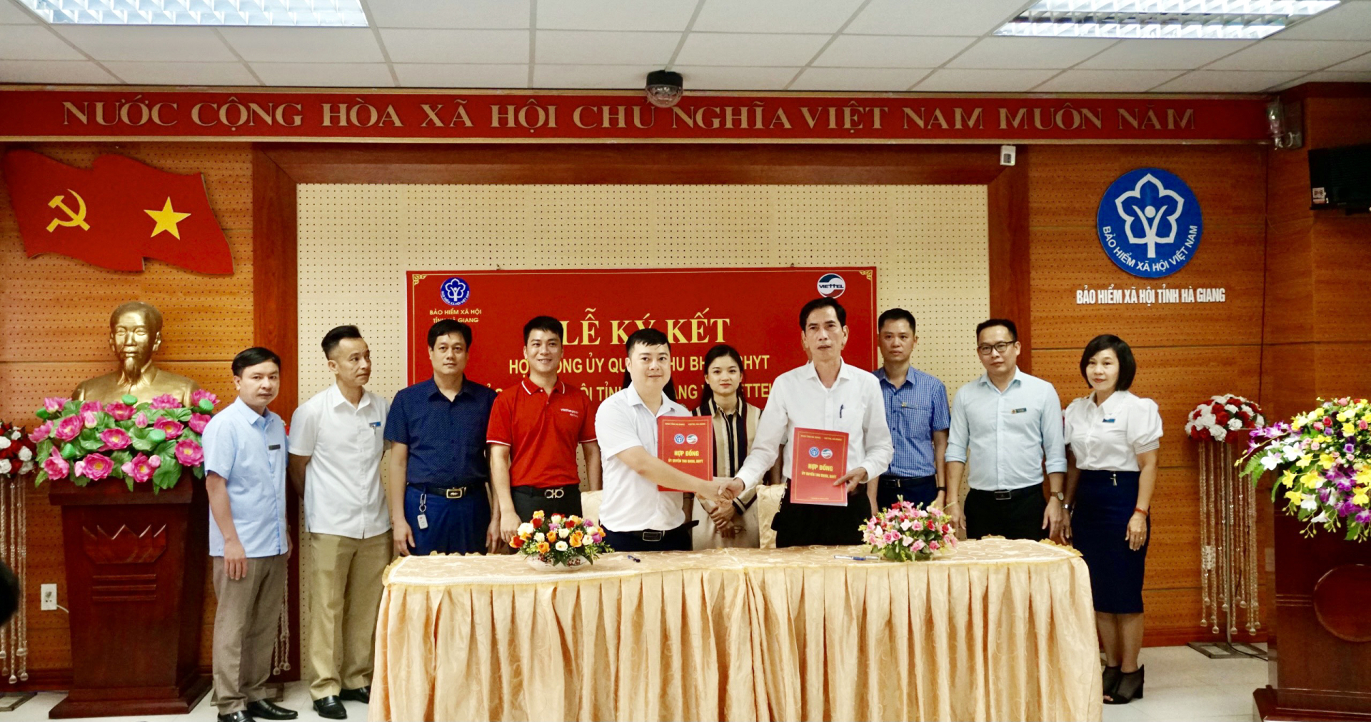BHXH tỉnh và Viettel Hà Giang ký kết hợp đồng ủy quyền thu BHXH, BHYT.