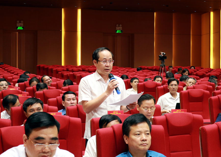 Lãnh đạo huyện Bắc Quang kiến nghị hỗ trợ địa phương khắc phục hậu quả thiên tai, quan tâm đưa một số công trình điện lưới đi vào hoạt động để đáp ứng nhu cầu của người dân.