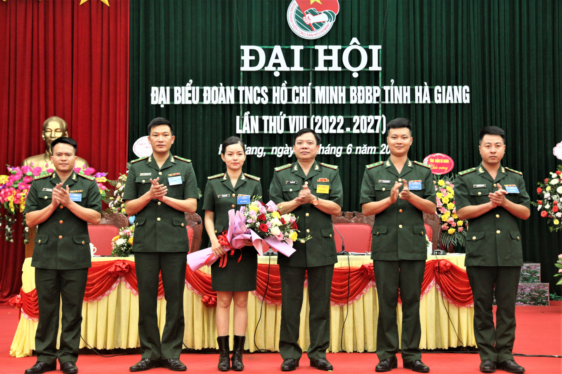 Đoàn đại biểu tham dự Đại hội đại biểu Đoàn TNCS Hồ Chí Minh tỉnh Hà Giang lần thứ XVII, nhiệm kỳ 2022 – 2027 ra mắt Đại hội.