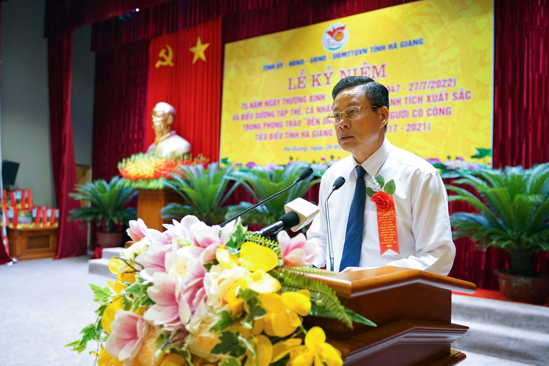 Phó Bí thư Tỉnh ủy, Chủ tịch UBND tỉnh Nguyễn Văn Sơn đọc diễn văn tại Lễ kỷ niệm.
