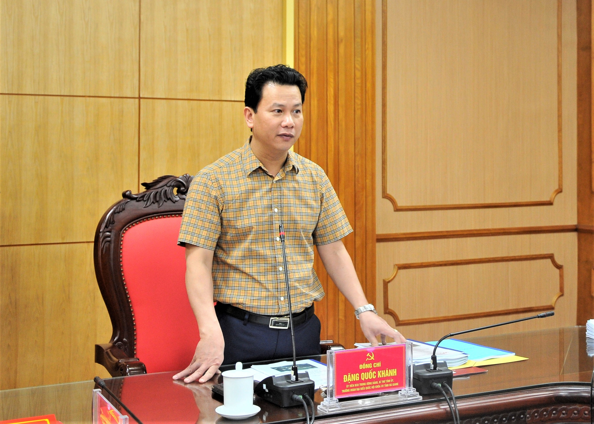 Bí thư Tỉnh uỷ Đặng Quốc Khánh phát biểu tại phiên họp.
