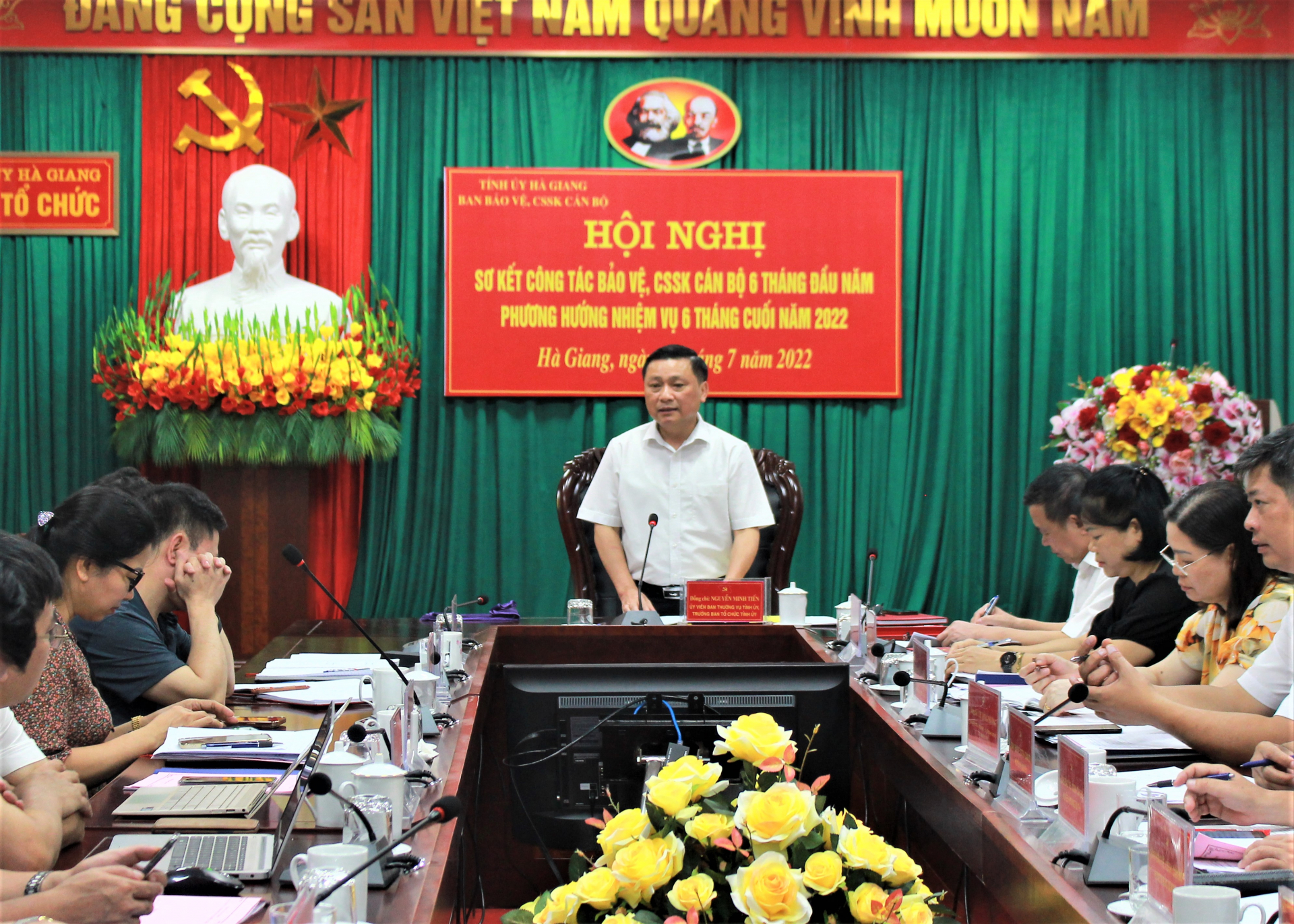 Đồng chí Nguyễn Minh Tiến, Trưởng ban Tổ chức Tỉnh ủy, Trưởng Ban BVCSSK cán bộ tỉnh kết luận hội nghị.