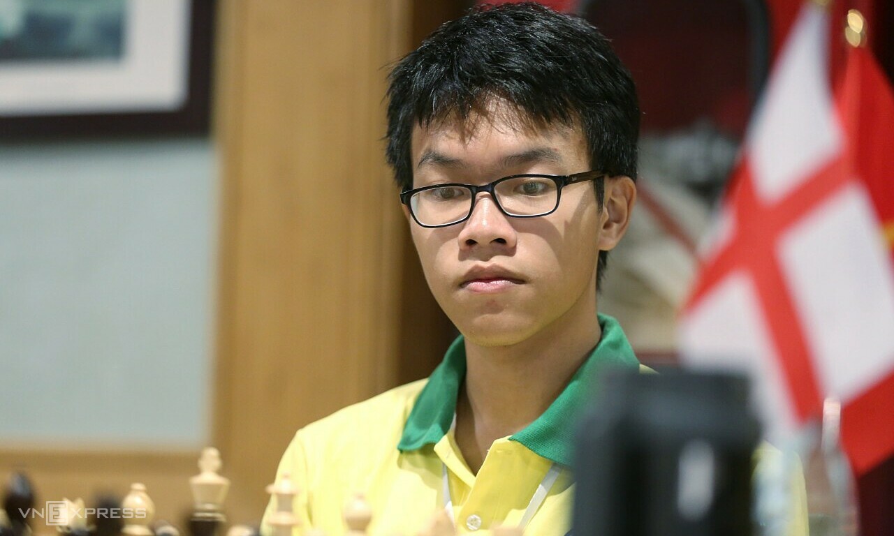 Kỳ thủ Trần Đăng Minh Quang trong giải cờ vua kiện tướng quốc tế 2022 tại Hà Nội sáng 26/7.